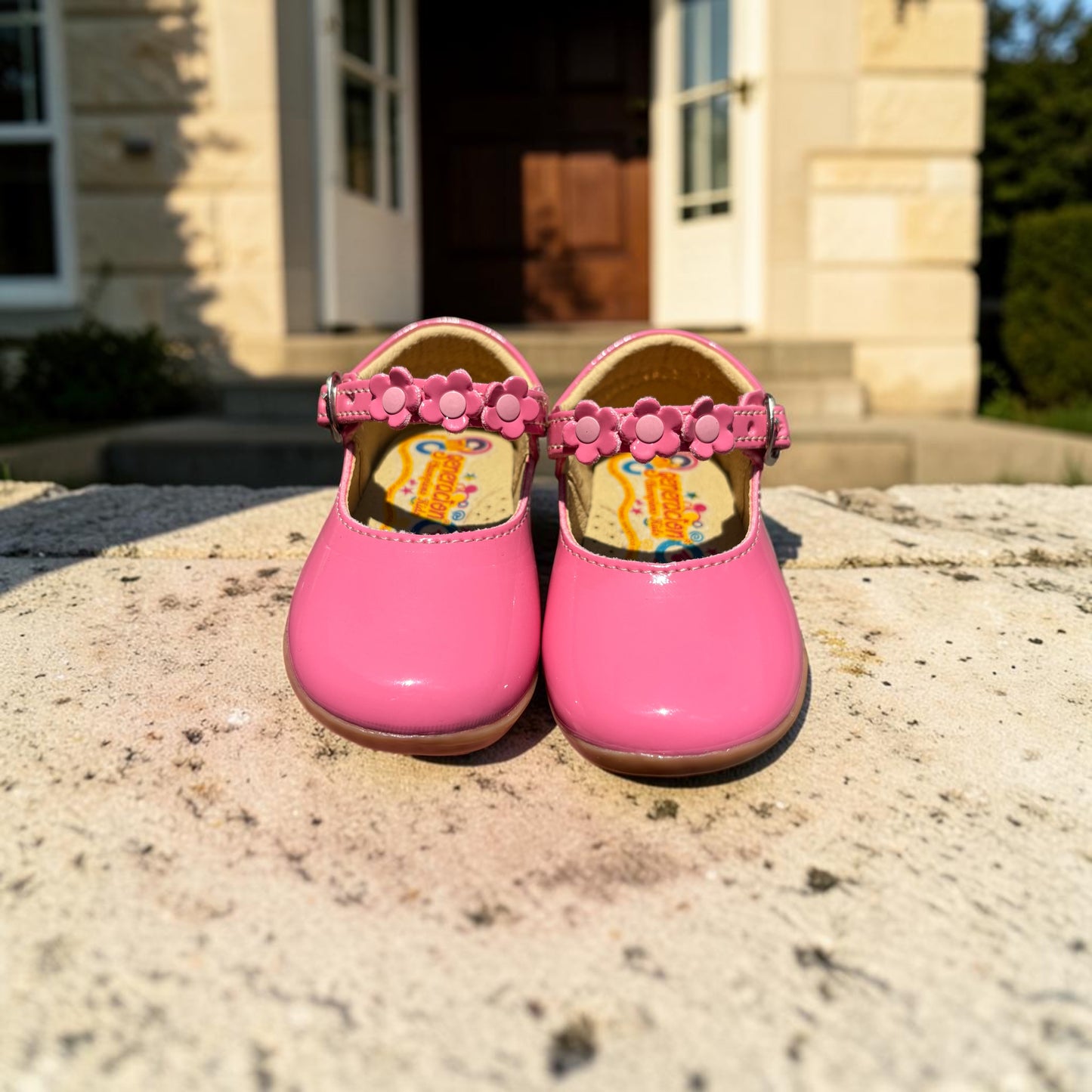 Zapatitos Rosa Charol con Flores Alegres